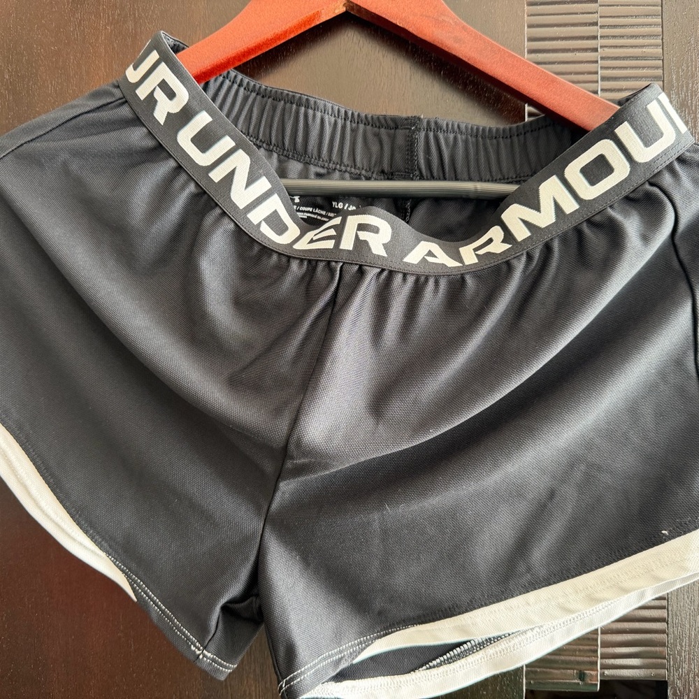 Under Armour Girls  Black Shorts Size L